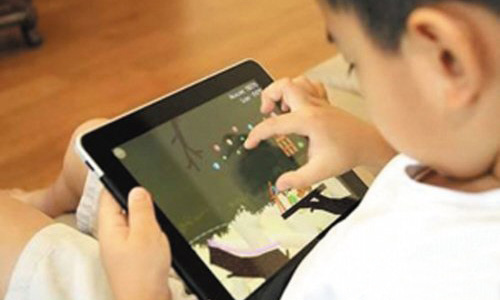 小孩暑假愛玩手機、ipads